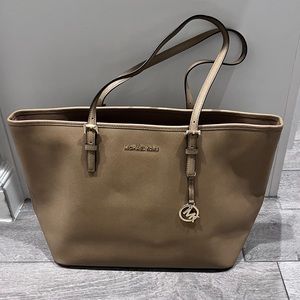 Micheal Kors 3 Compartment Purse